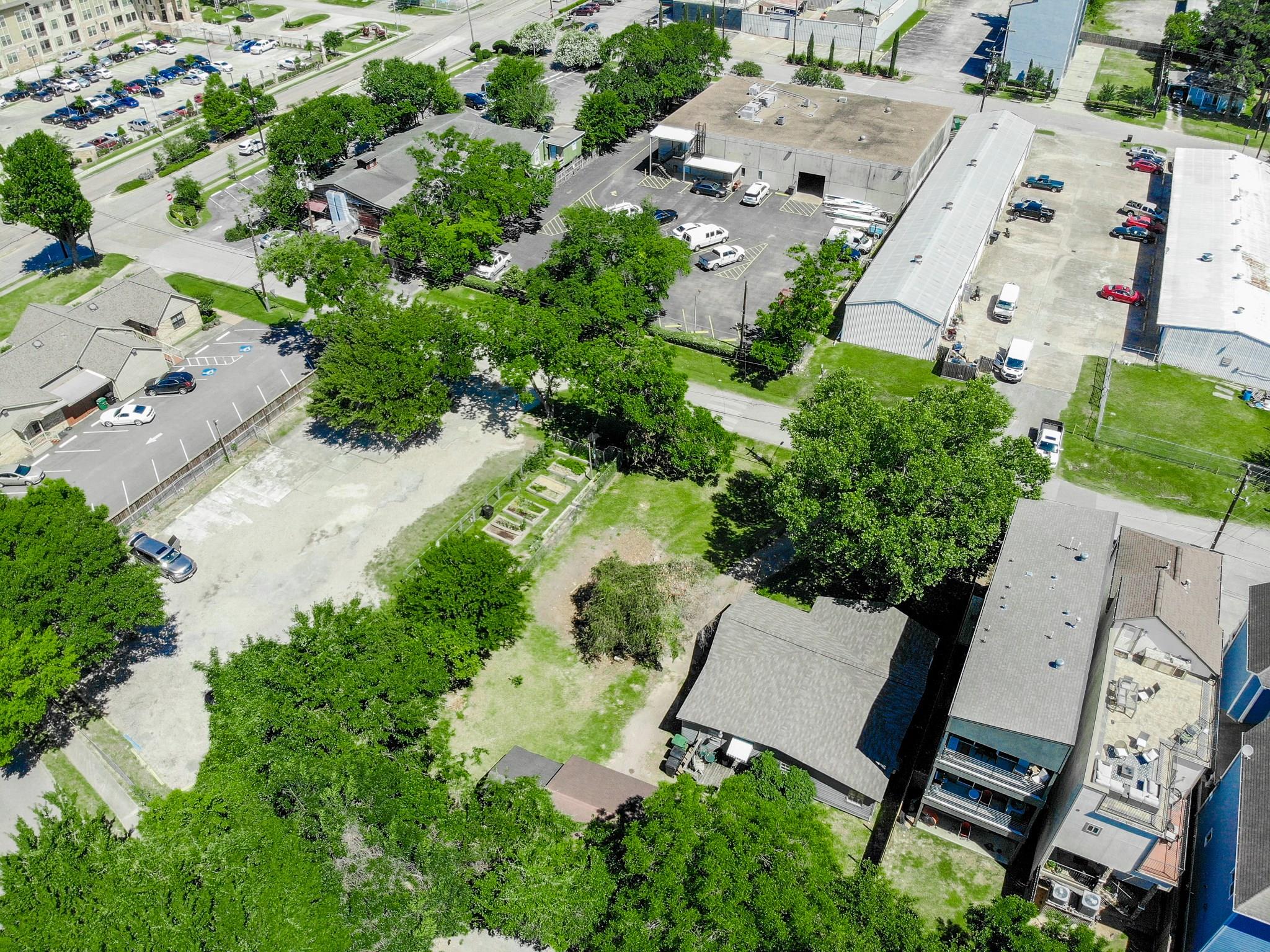"BACK" VIEW OF LOT. MATURE TREES. FLORIST BUSINESS DIRECTLY ACROSS THE STREET.&#xA;RESTAURANTS SURROUNDING THIS GREAT NEIGHBORHOOD! DREAM YOUR DREAM HOME! - If you have additional questions regarding 1610 W 21st Street  in Houston or would like to tour the property with us call 800-660-1022 and reference MLS# 20416655.