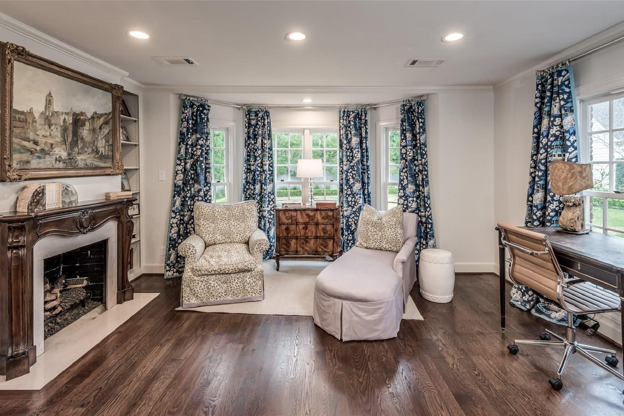 [West Master Bathroom/Closet] - If you have additional questions regarding 6002 Green Tree Road  in Houston or would like to tour the property with us call 800-660-1022 and reference MLS# 5490976.