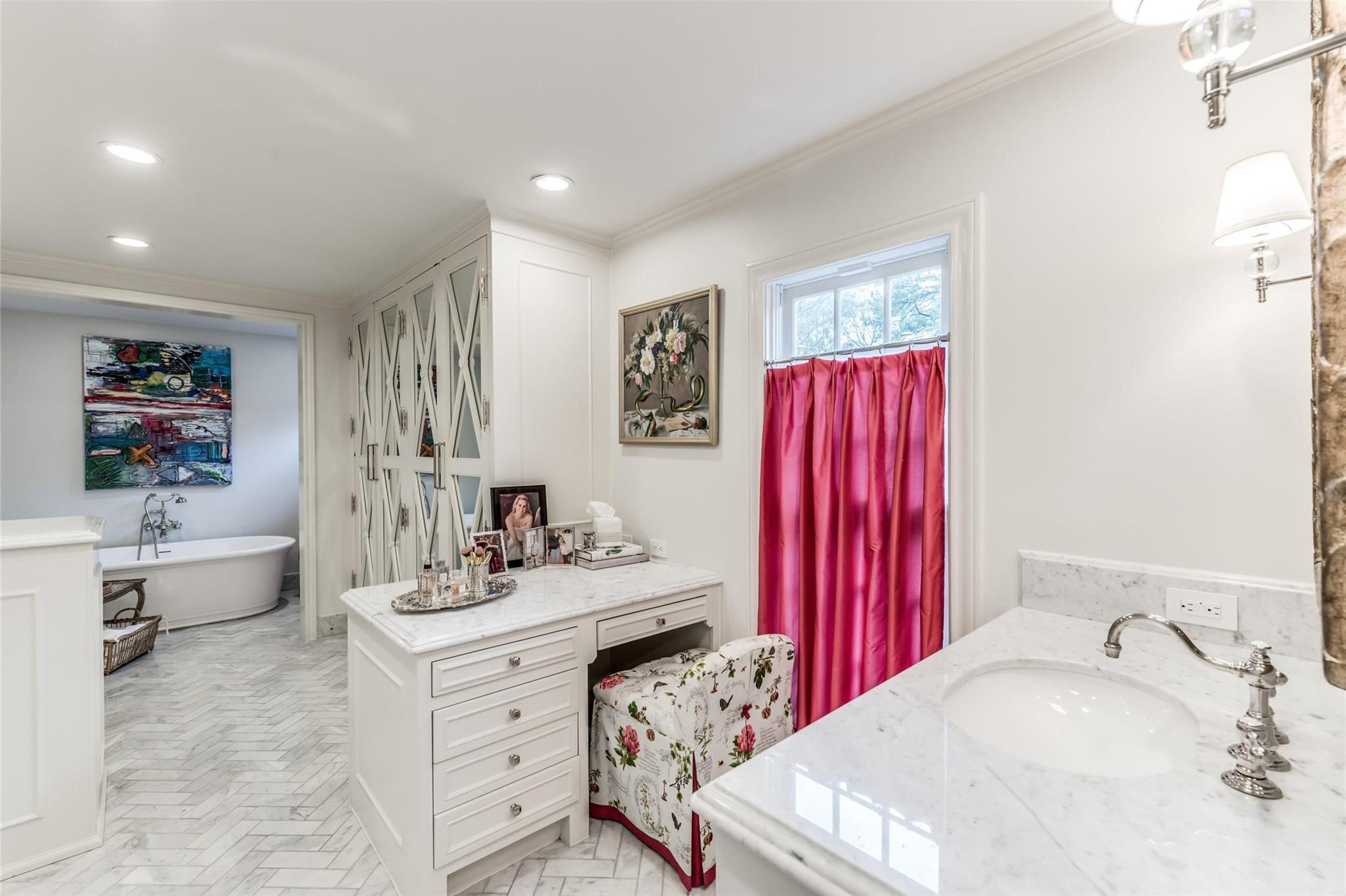 [East Master Bathroom/Closet] - If you have additional questions regarding 6002 Green Tree Road  in Houston or would like to tour the property with us call 800-660-1022 and reference MLS# 5490976.
