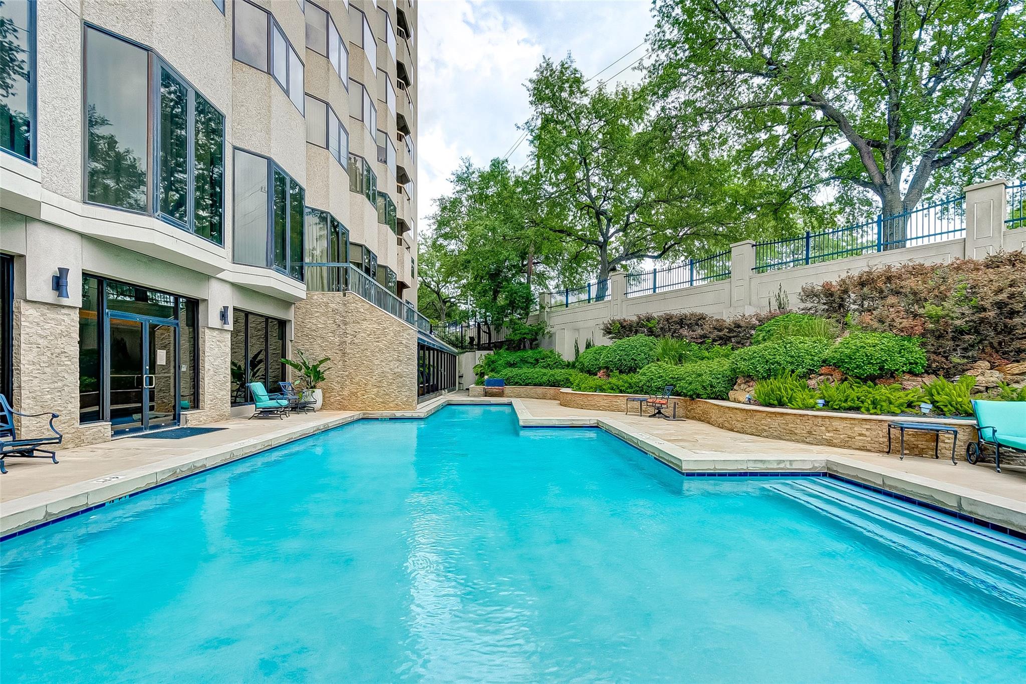 If you have additional questions regarding 2001 Holcombe Boulevard  in Houston or would like to tour the property with us call 800-660-1022 and reference MLS# 64818655.