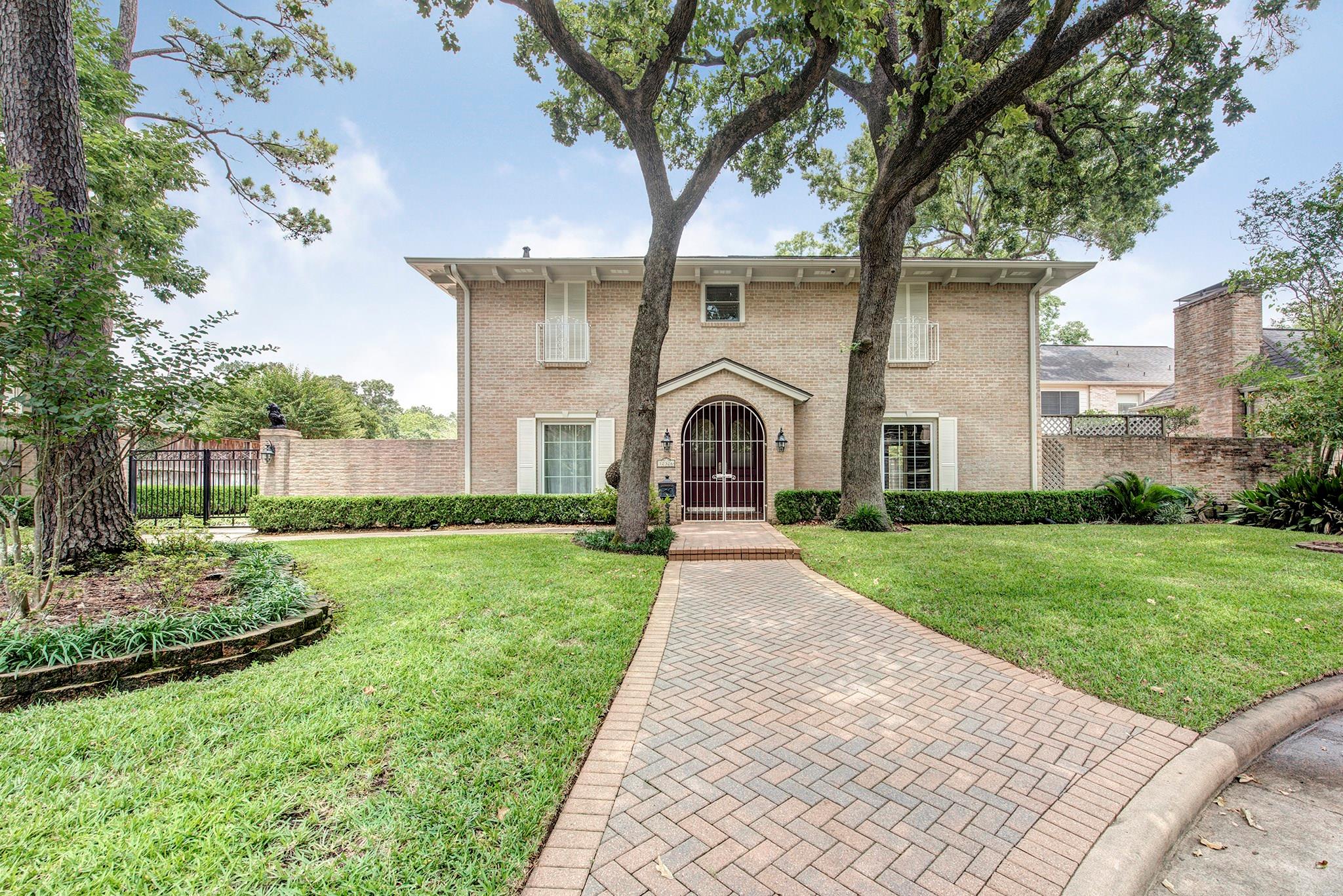 Beautifully remodeled home nestled in large cul-de-sac of sought-after Tealwood! Light and bright floorplan. Too many updates to list! A must see! - If you have additional questions regarding 12326 Tunbridge Lane  in Houston or would like to tour the property with us call 800-660-1022 and reference MLS# 30688628.