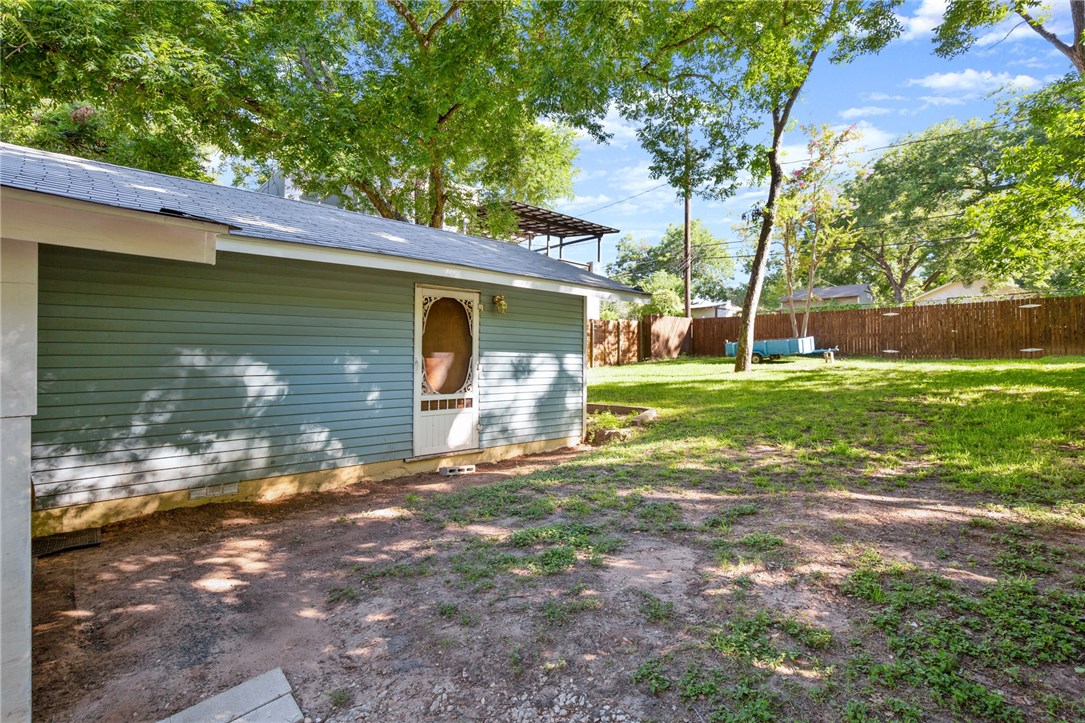 If you have additional questions regarding 2204 Garden Street  in Austin or would like to tour the property with us call 800-660-1022 and reference MLS# 6565033.