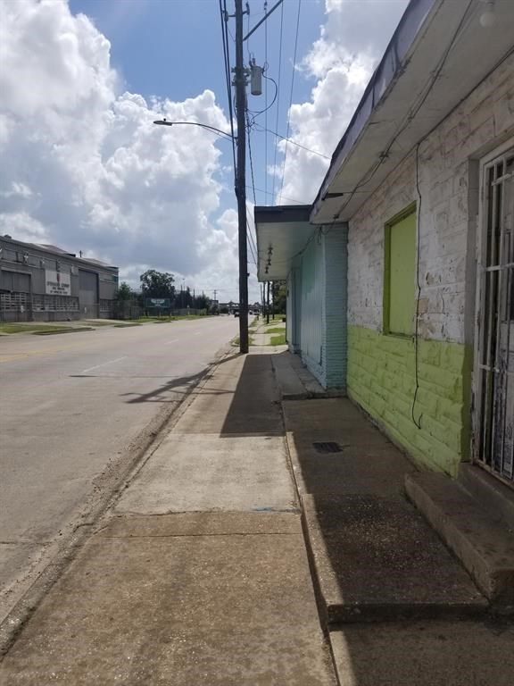 If you have additional questions regarding 2206 Telephone Road  in Houston or would like to tour the property with us call 800-660-1022 and reference MLS# 9871833.
