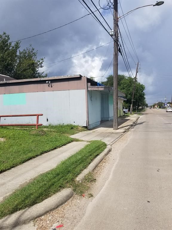 If you have additional questions regarding 2200 Telephone Road  in Houston or would like to tour the property with us call 800-660-1022 and reference MLS# 18212472.