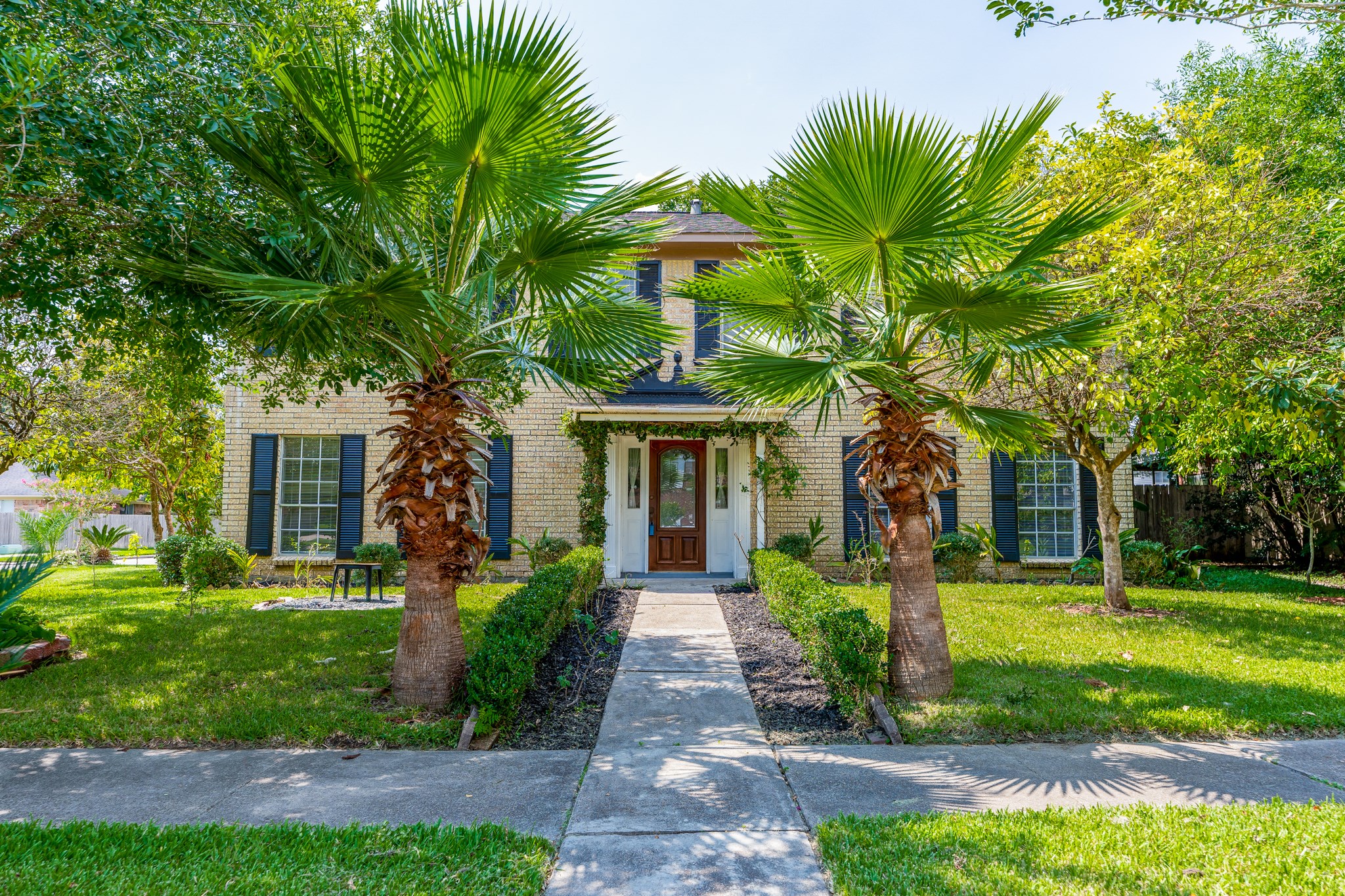 Welcome to one of the most beautiful homes in the neighborhood! - If you have additional questions regarding 459 Woodrail Drive  in Houston or would like to tour the property with us call 800-660-1022 and reference MLS# 22334908.