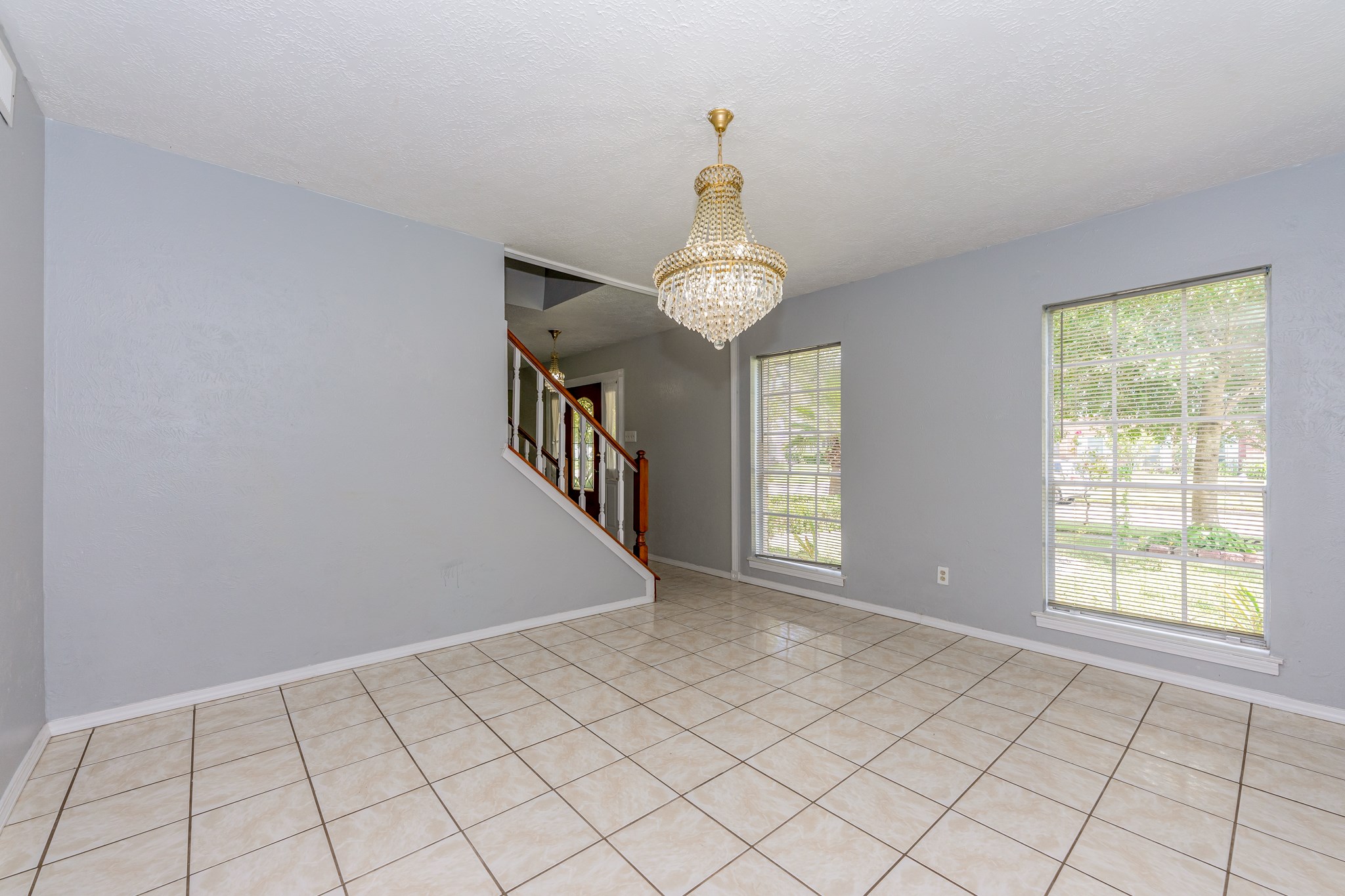 Beautiful Chandelier - If you have additional questions regarding 459 Woodrail Drive  in Houston or would like to tour the property with us call 800-660-1022 and reference MLS# 22334908.