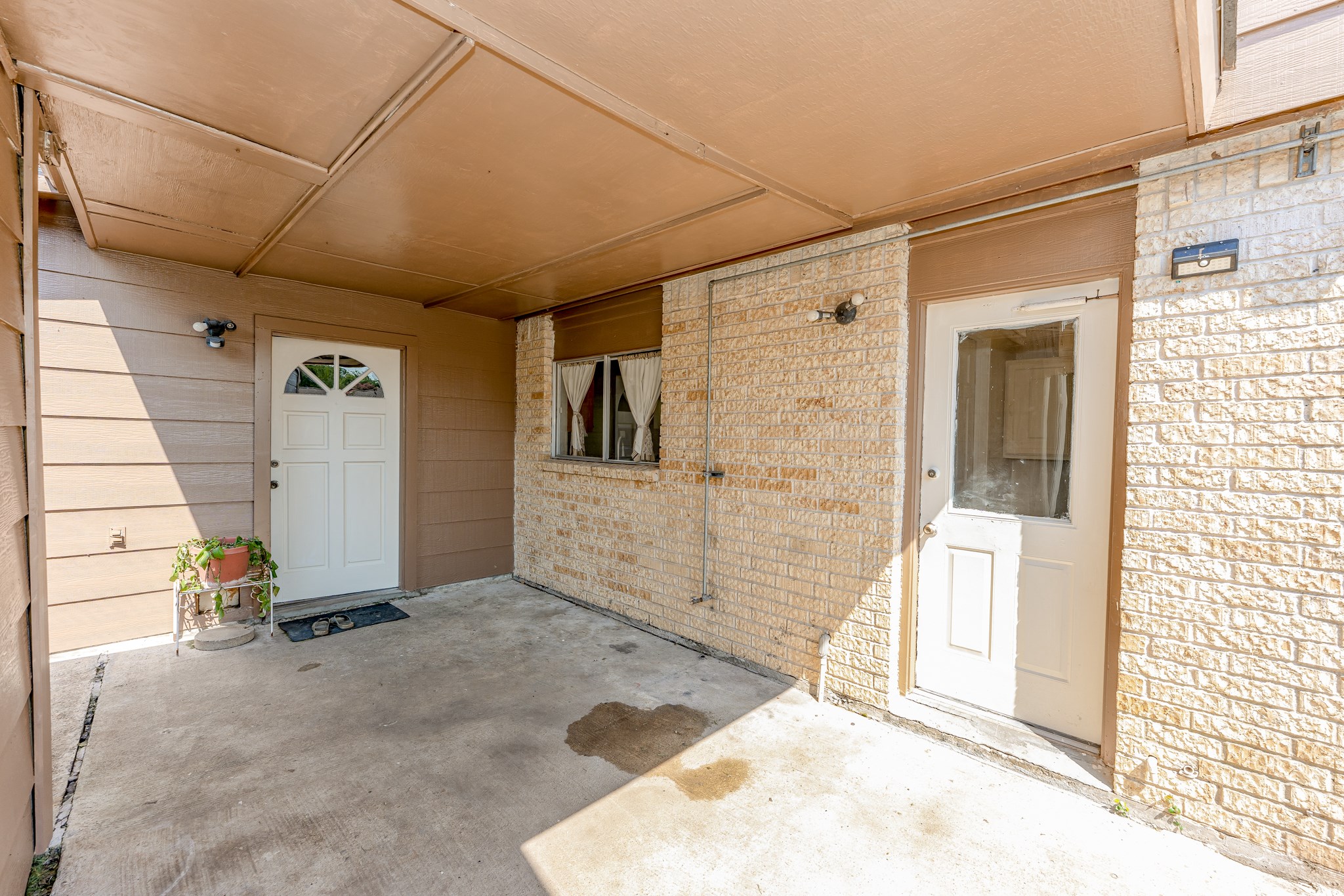 extended covered pato - If you have additional questions regarding 459 Woodrail Drive  in Houston or would like to tour the property with us call 800-660-1022 and reference MLS# 22334908.