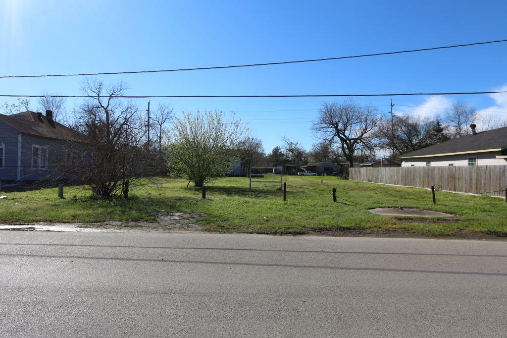 2203 Maury St., a great opportunity to build your dream home on a 5,000 sq. ft. lot in the corner of Maury and Lee St. with short commutes to Downtown, IAH and easy access to 45N, US-59, 610 Loop and Hardy Toll Rd. - If you have additional questions regarding 2203 Maury Street  in Houston or would like to tour the property with us call 800-660-1022 and reference MLS# 35756388.