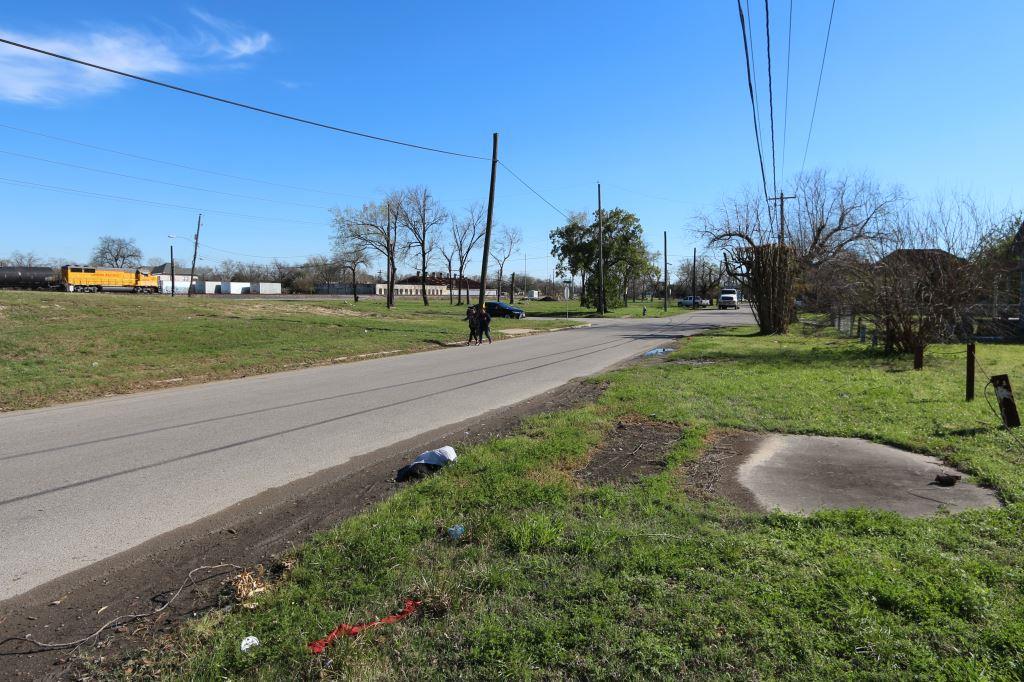 The view of the front street looking toward intersection of Maury and Lee St. - If you have additional questions regarding 2203 Maury Street  in Houston or would like to tour the property with us call 800-660-1022 and reference MLS# 35756388.