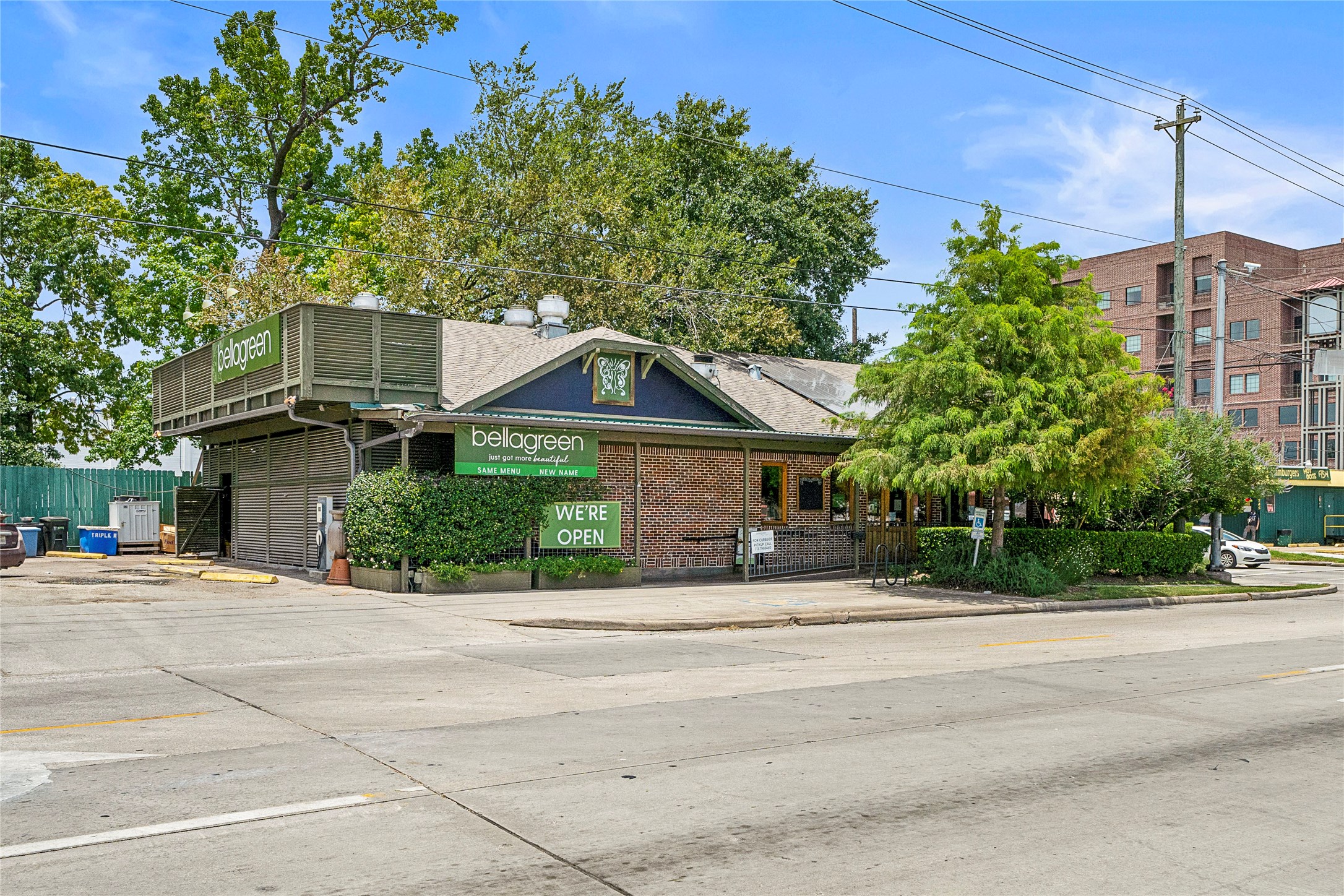 As you can see, you can never run out of options when it comes to restaurants. The Heights is complete with many local chains. - If you have additional questions regarding 1521 Laird Street  in Houston or would like to tour the property with us call 800-660-1022 and reference MLS# 20251638.
