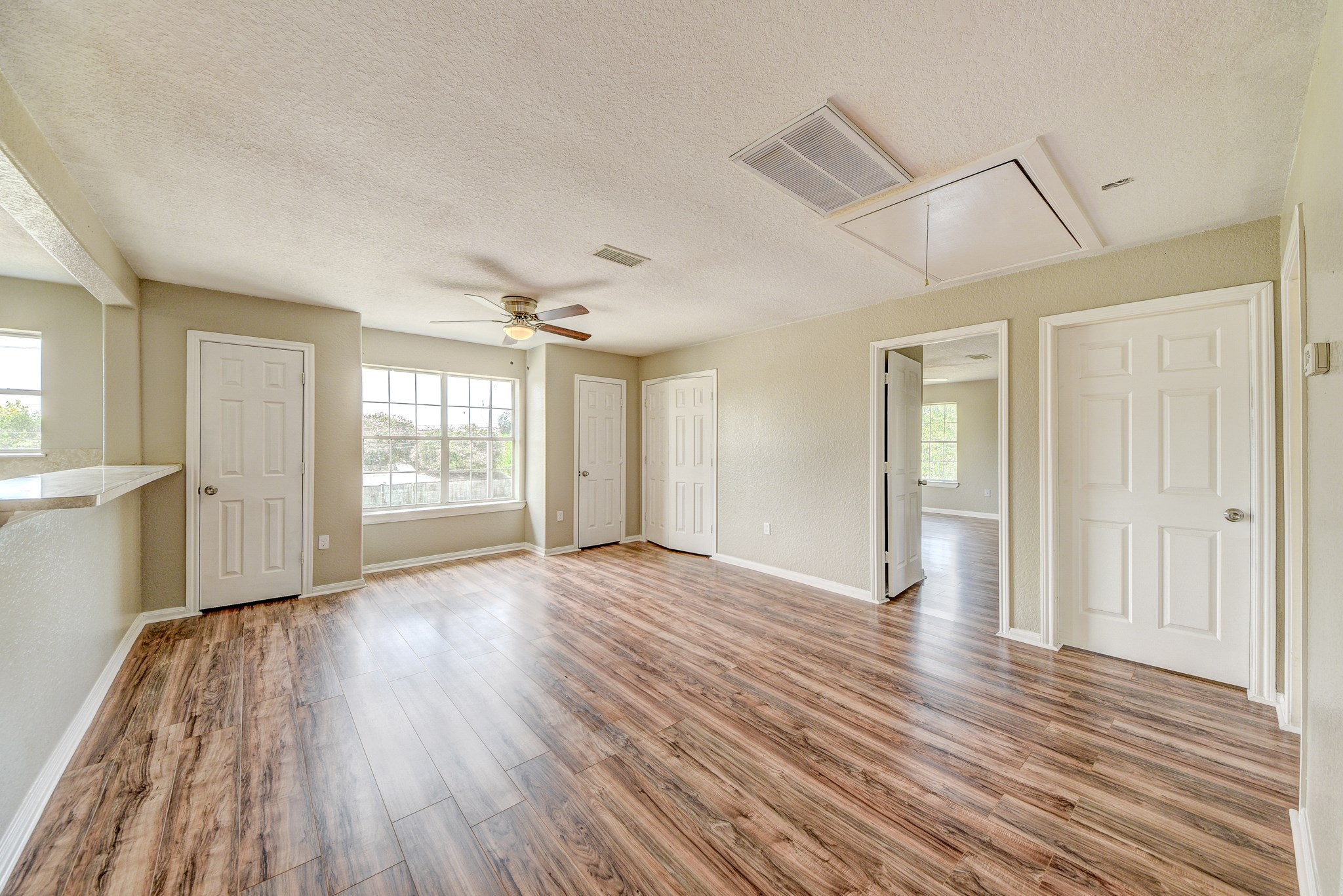If you have additional questions regarding 955 Crestbrook Drive  in Houston or would like to tour the property with us call 800-660-1022 and reference MLS# 85863542.