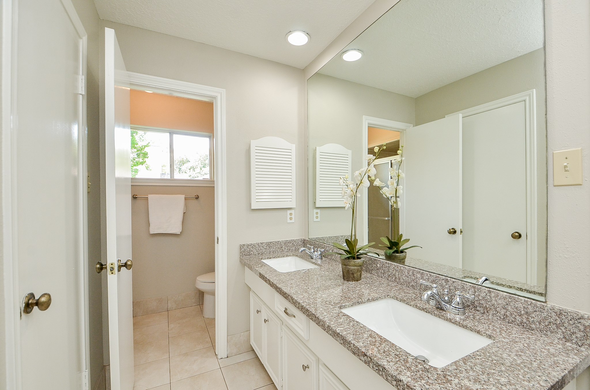 Primary Bathroom with double sinks, granite and updated faucets. - If you have additional questions regarding 14003 Briar Place Drive  in Houston or would like to tour the property with us call 800-660-1022 and reference MLS# 52196644.