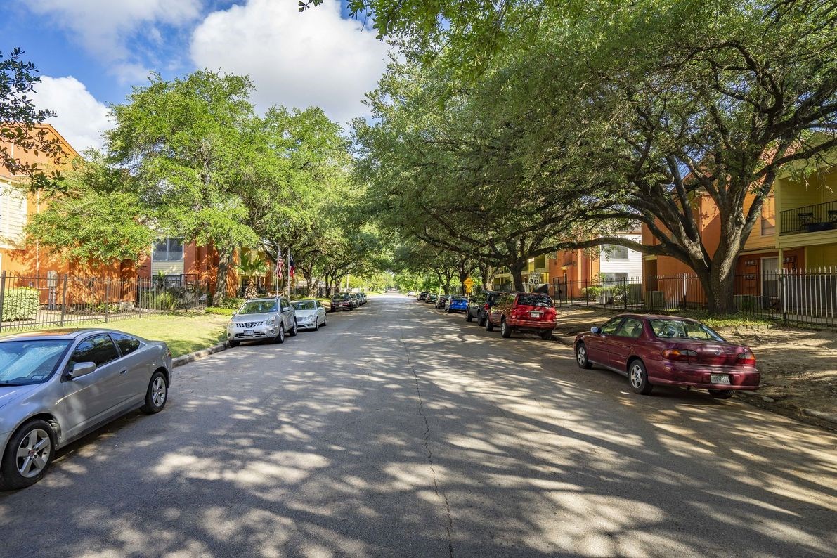 If you have additional questions regarding 2801 N Broadmead  in Houston or would like to tour the property with us call 800-660-1022 and reference MLS# 55430370.