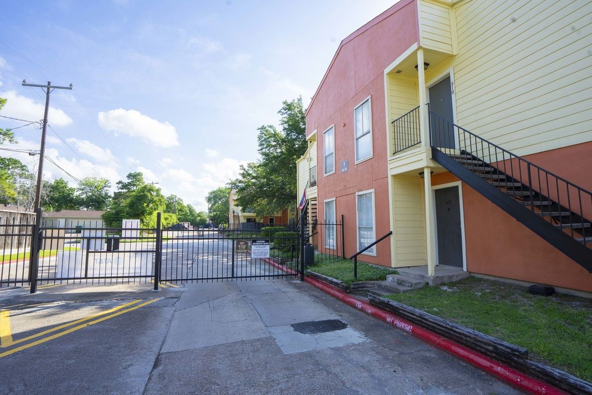 If you have additional questions regarding 2801 N Broadmead  in Houston or would like to tour the property with us call 800-660-1022 and reference MLS# 76368777.