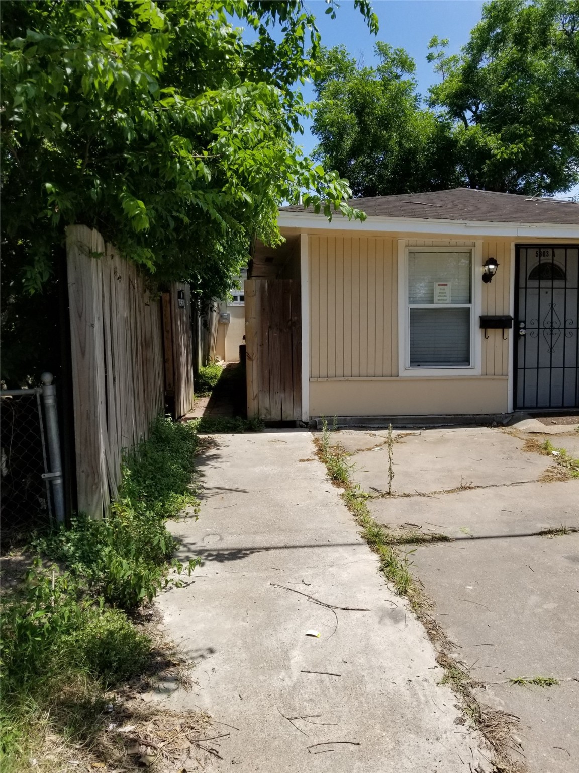 Need to walk through the fence to get to the back house - If you have additional questions regarding 5603 Northridge Drive  in Houston or would like to tour the property with us call 800-660-1022 and reference MLS# 13638809.