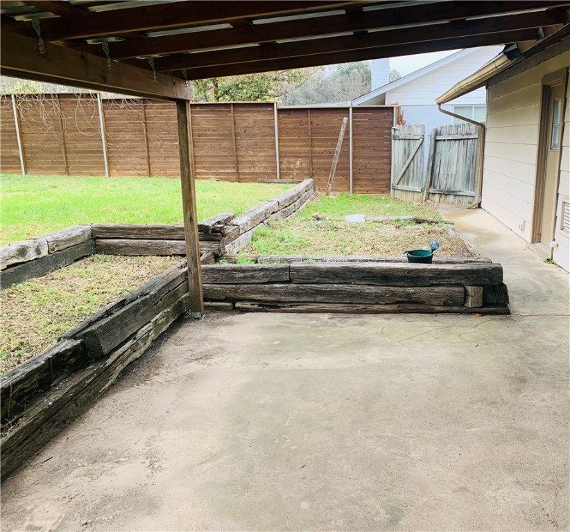 Covered Patio. - If you have additional questions regarding 7302 Glenhill Road  in Austin or would like to tour the property with us call 800-660-1022 and reference MLS# 3923725.