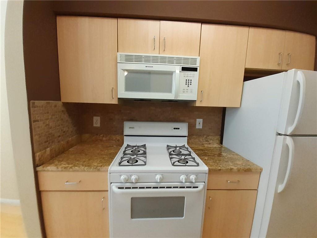 Gas Stove, Refrigerator & Microwave - If you have additional questions regarding 2209 Hancock Drive  in Austin or would like to tour the property with us call 800-660-1022 and reference MLS# 5078136.