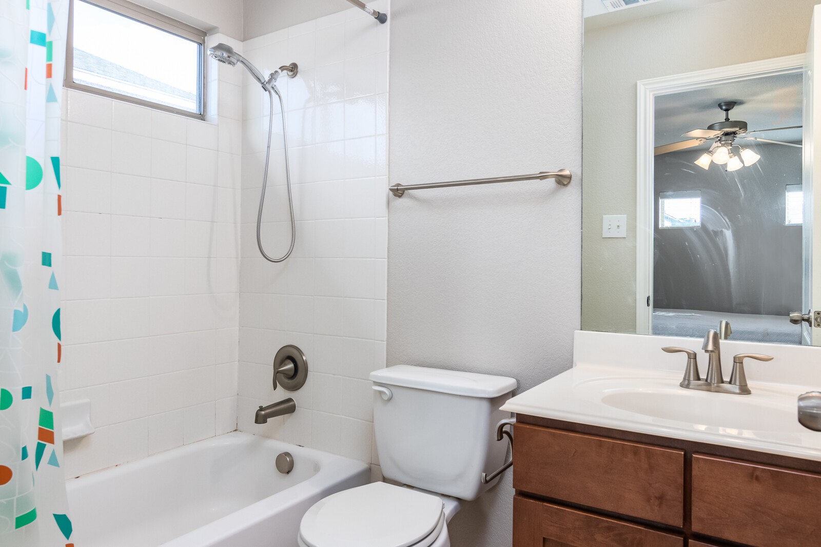 Guest room bathroom. - If you have additional questions regarding 23510 Woodlawn Ridge  in San Antonio or would like to tour the property with us call 800-660-1022 and reference MLS# 19662027.