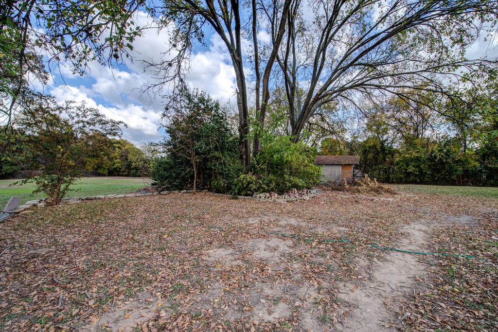 If you have additional questions regarding 1402 Valleyridge Drive  in Austin or would like to tour the property with us call 800-660-1022 and reference MLS# 9909093.