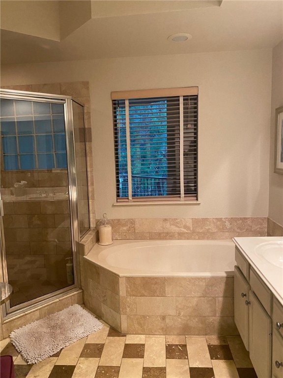 Big walk-in shower in the primary bathroom - If you have additional questions regarding 1000 Liberty Park Drive  in Austin or would like to tour the property with us call 800-660-1022 and reference MLS# 2545624.