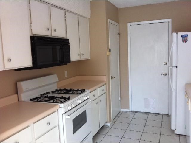 Kitchen with the gas stove and oven - If you have additional questions regarding 5601 Porsche Lane  in Austin or would like to tour the property with us call 800-660-1022 and reference MLS# 1105926.