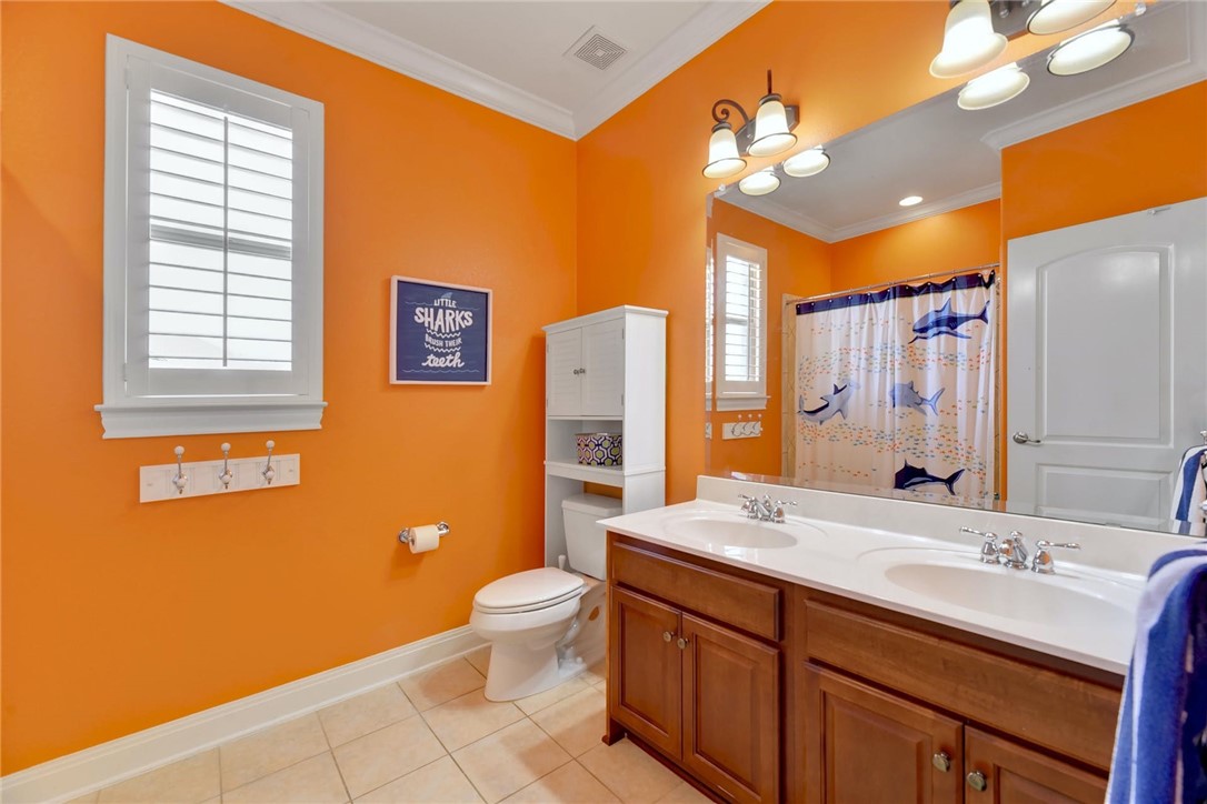 Full bath in the hallway in between 2 of the guest bedrooms - If you have additional questions regarding 7533 Harlow Drive  in Austin or would like to tour the property with us call 800-660-1022 and reference MLS# 3152567.