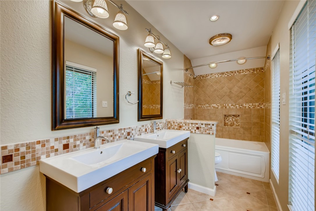 PRIMARY BATH - If you have additional questions regarding 7400 Attar Cove  in Austin or would like to tour the property with us call 800-660-1022 and reference MLS# 7518408.