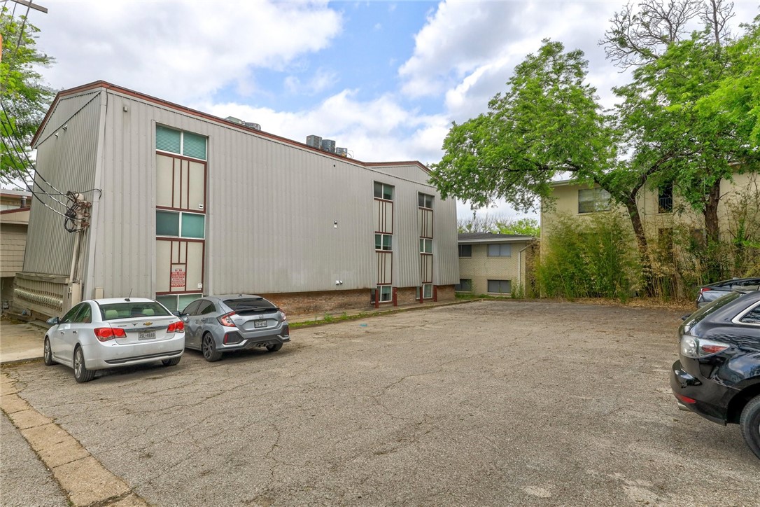 If you have additional questions regarding 2207 Leon Street  in Austin or would like to tour the property with us call 800-660-1022 and reference MLS# 7547254.
