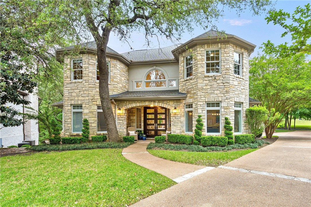 Tucked away on a quiet cul de sac in Westlake Hills and backing to a green space, this distinctive home is graced with elegant spaces that have been thoughtfully updated with luxury finishes. - If you have additional questions regarding 2904 MEANDERING RIVER Court  in Austin or would like to tour the property with us call 800-660-1022 and reference MLS# 1563524.