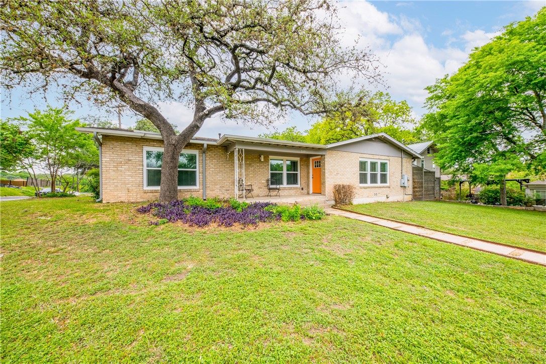 Welcome to 1408 Summit. - If you have additional questions regarding 1408 Summit Street  in Austin or would like to tour the property with us call 800-660-1022 and reference MLS# 6576935.