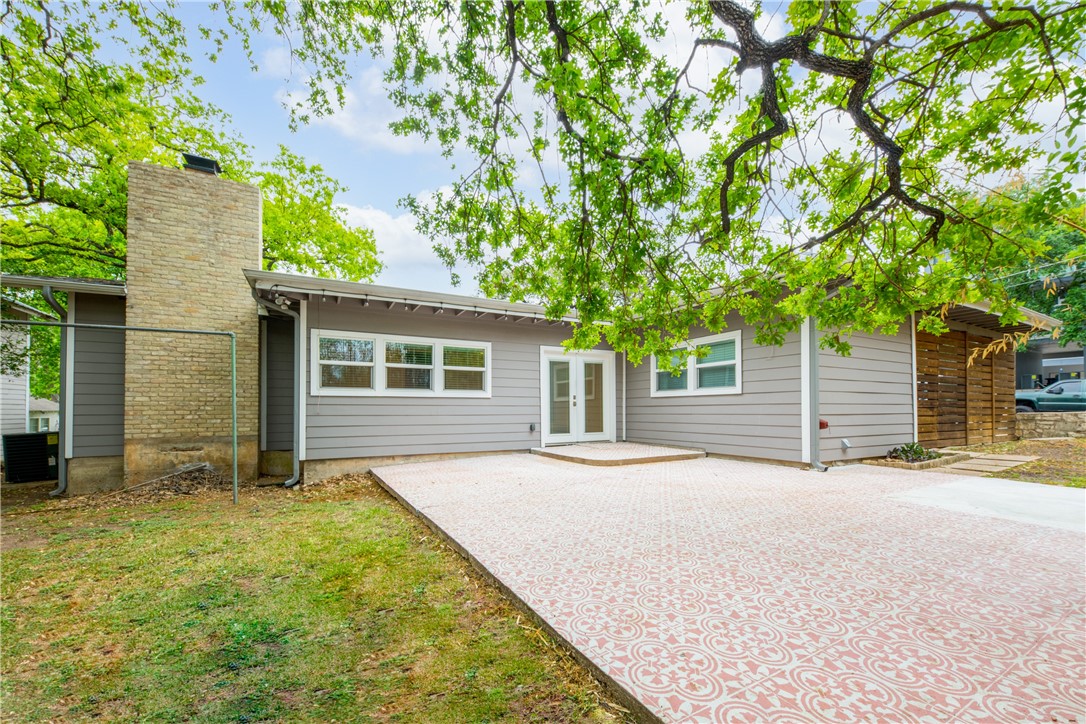 Spacious backyard.  Carport on far right. - If you have additional questions regarding 1408 Summit Street  in Austin or would like to tour the property with us call 800-660-1022 and reference MLS# 6576935.