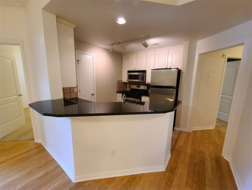 Kitchen with Refrigerator Included in Lease - If you have additional questions regarding 9525 N Capital Of Texas Highway  in Austin or would like to tour the property with us call 800-660-1022 and reference MLS# 9248672.
