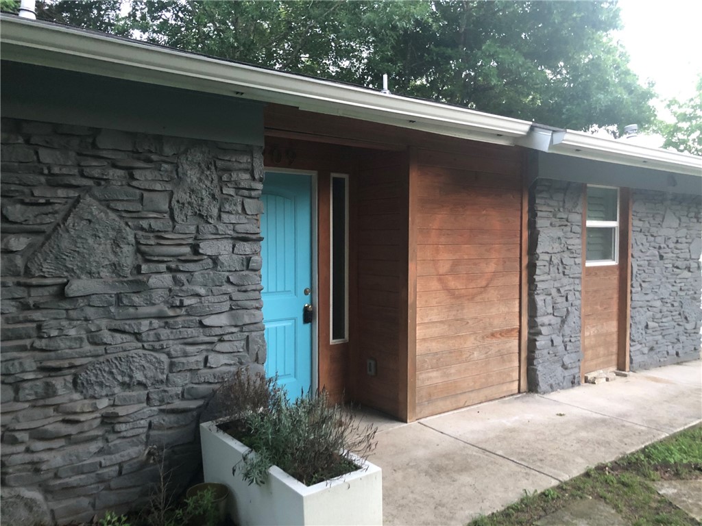 If you have additional questions regarding 4909 Aberdeen Circle  in Austin or would like to tour the property with us call 800-660-1022 and reference MLS# 8759564.