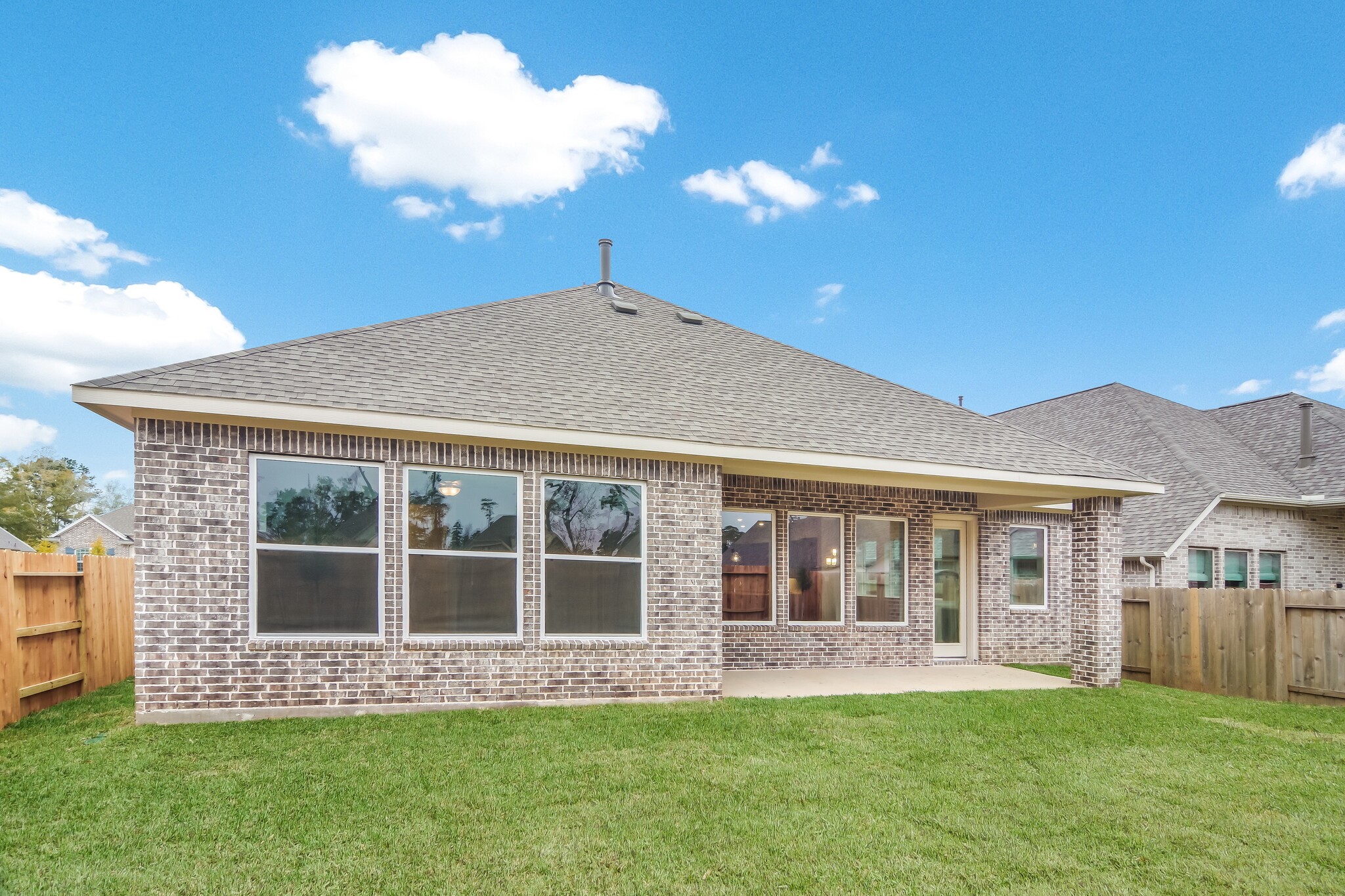Photo does not represent actual home options and selection. Ask Sales consultant for specific selections. - If you have additional questions regarding 335 Torrey Bloom Loop  in Conroe or would like to tour the property with us call 800-660-1022 and reference MLS# 93004576.