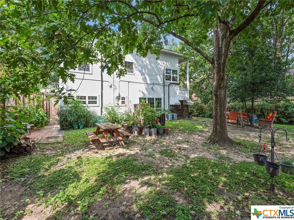 If you have additional questions regarding 1601 Milford Street  in Houston or would like to tour the property with us call 800-660-1022 and reference MLS# 452314.