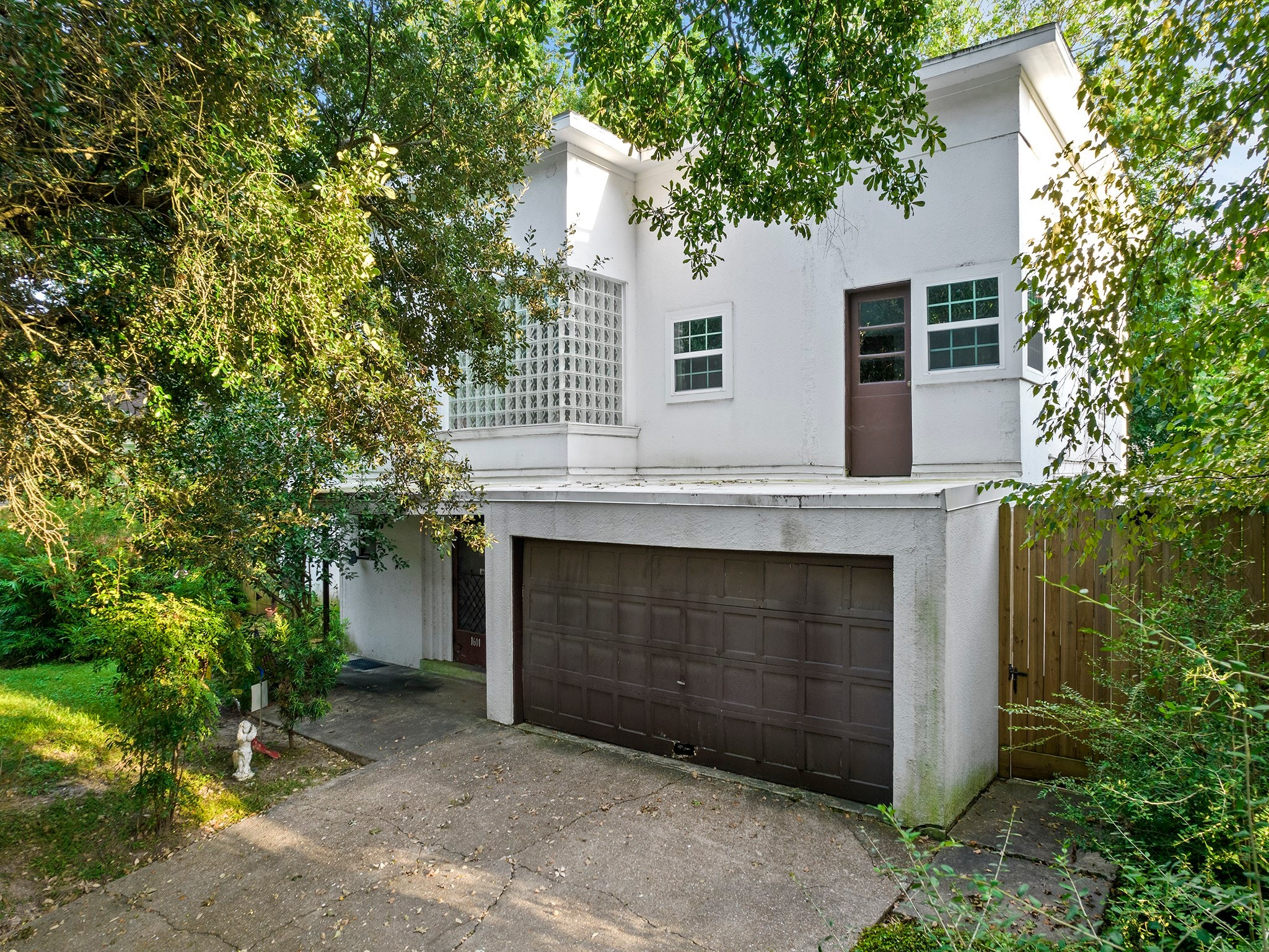 If you have additional questions regarding 1601 Milford Street  in Houston or would like to tour the property with us call 800-660-1022 and reference MLS# 24919798.